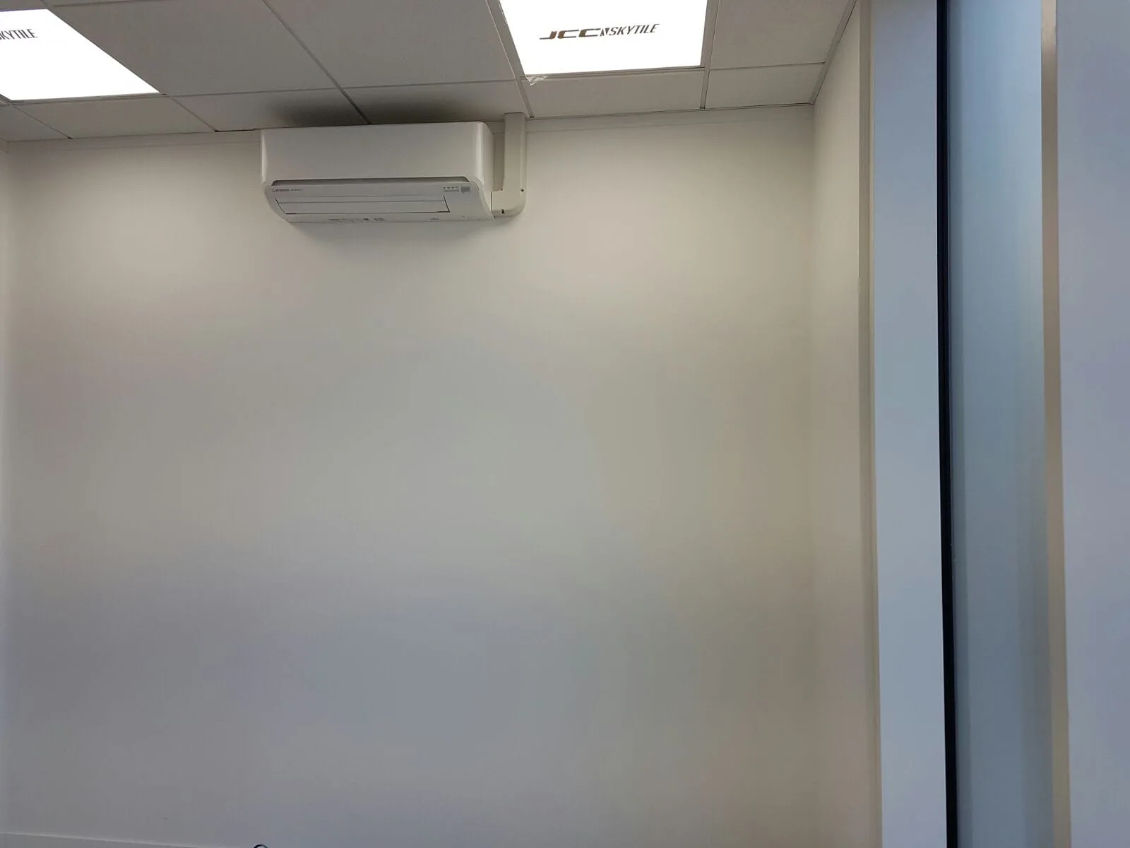 Kew Bridge Piazza: Mitsubishi Air-conditioning Installation - 5