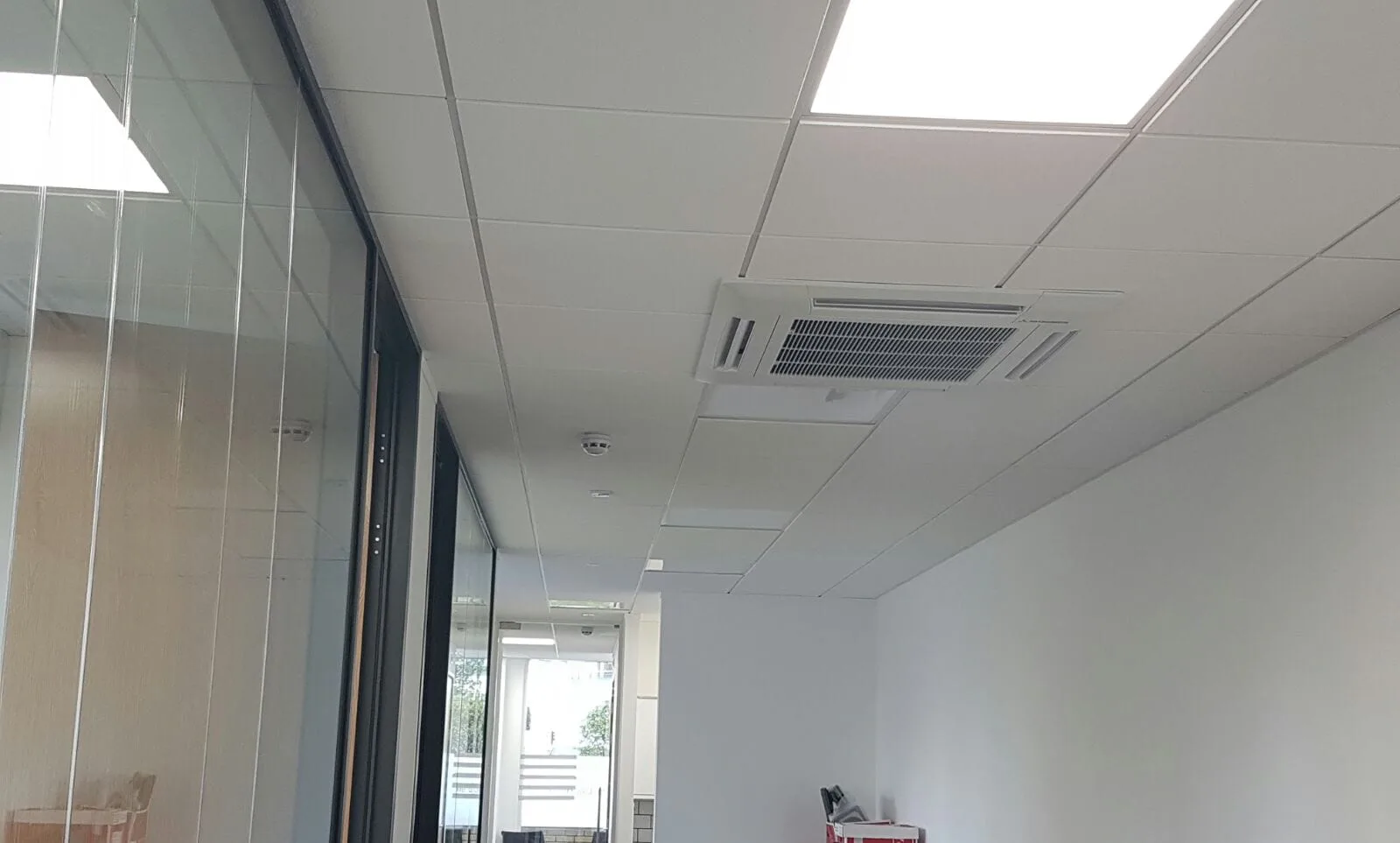 Kew Bridge Piazza: Mitsubishi Air-conditioning Installation - 6