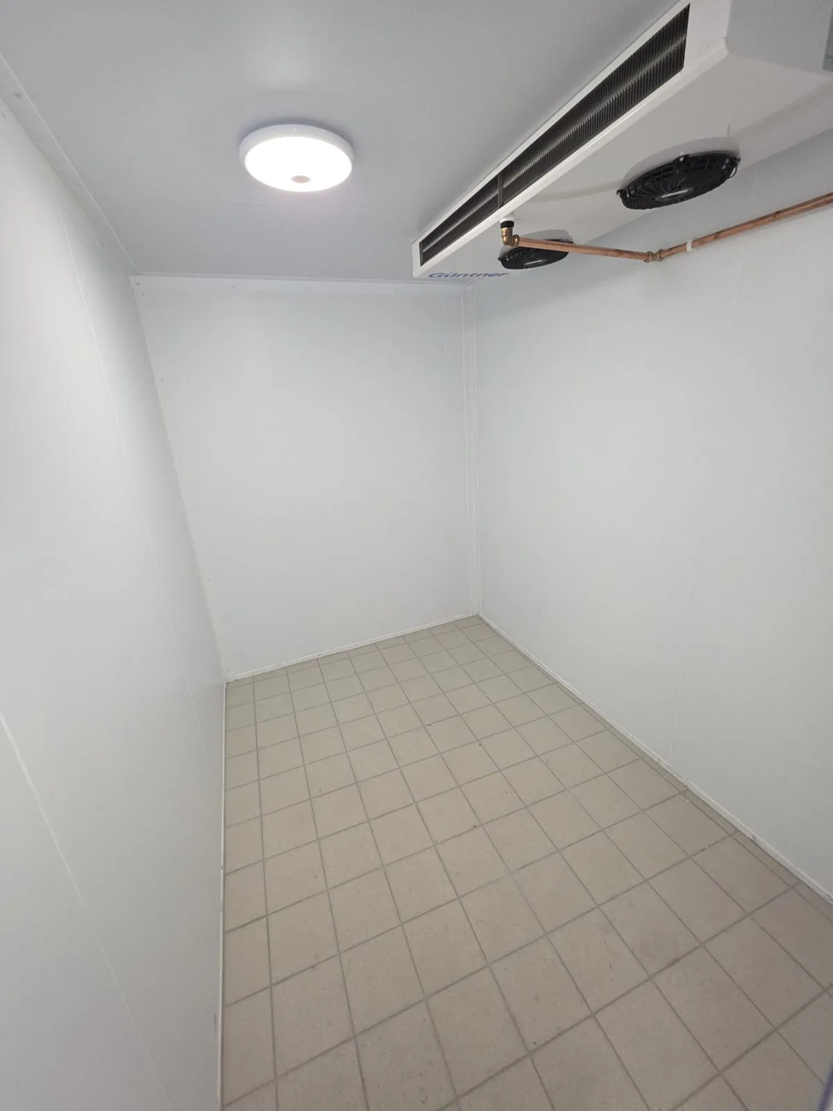 KFC Acton Vale: Walk-In Chiller and Freezer Installation - 4